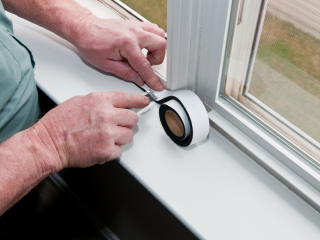 Quelle solution doit-on utiliser pour éviter une perte d’énergie par les fenêtres ?